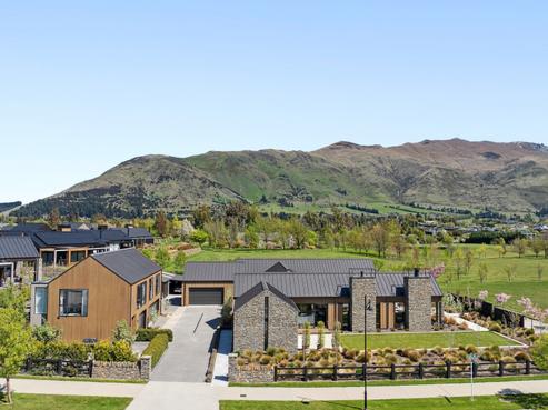 14 Deans Drive, Wanaka