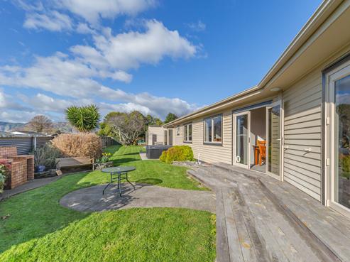 166 Bartholomew Road, Levin