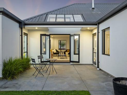 1 Allard Street, Edgeware