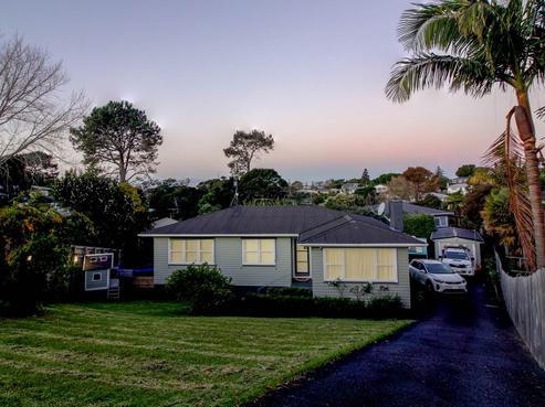 18 Tracey Terrace, Te Atatu South