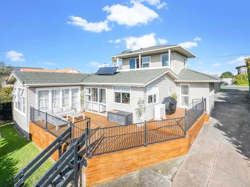 764 Whangaparaoa Road, Manly