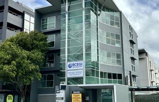 Fully fitted Grafton office with huge exposure