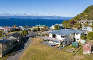 33 Turangitukua Terrace, Whareroa