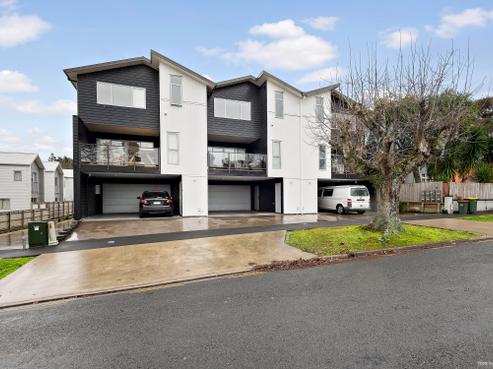 2/14 Hammond Street, Hamilton Central