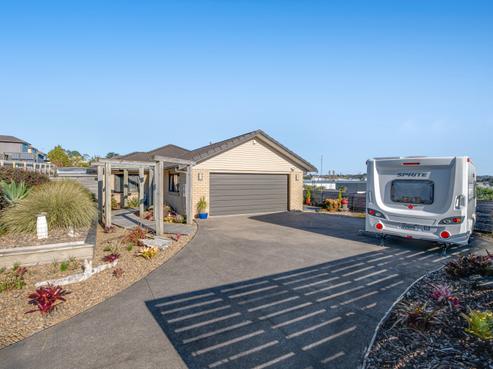 16 Seamount Drive, Red Beach