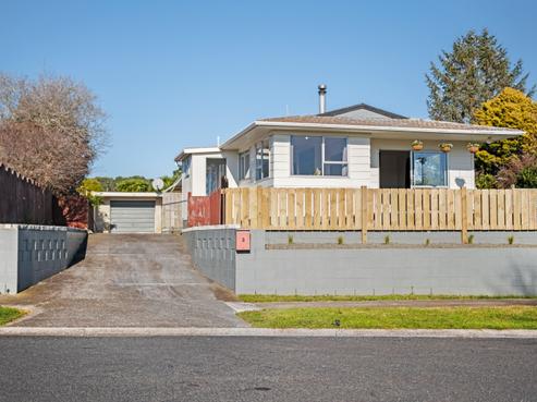 3 Airedale Place, Waitara