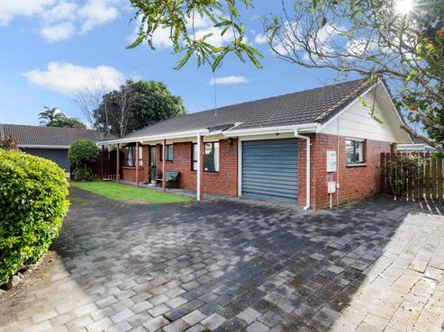 2/1 Campbell Place, Papakura