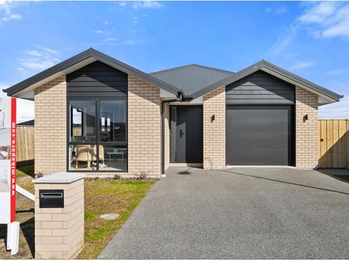 27 Stackwood Avenue, Ravenswood