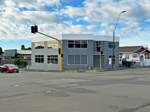 352 Devon Street East, Strandon