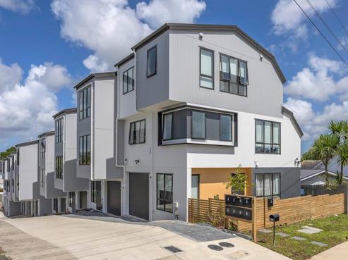 8 Sheehan Road, Te Atatu South