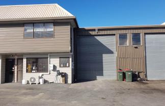 159M² INDUSTRIAL UNIT PLUS 11 CAR PARKS
