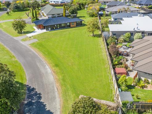 2 Lakewood Grove, Levin