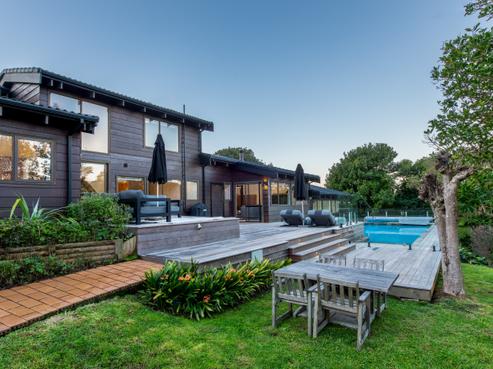102 Kowhai Road, Campbells Bay