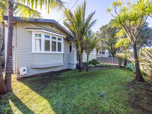 27 Aroha Avenue, Sandringham