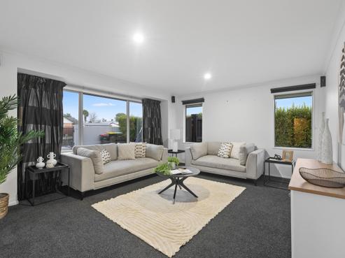 24 James Drive, Woodend