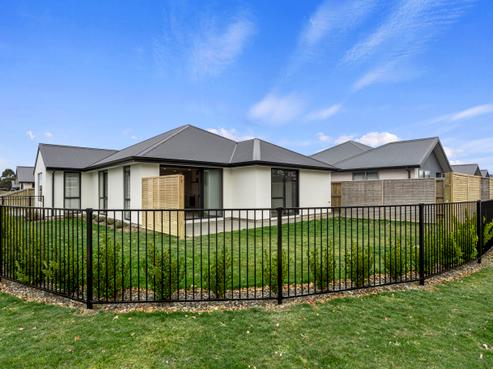 2 Stonyer Street, Woodend