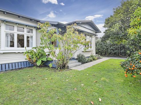 607 Maddison Street, Akina