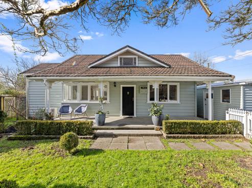 724 River Road, Chartwell
