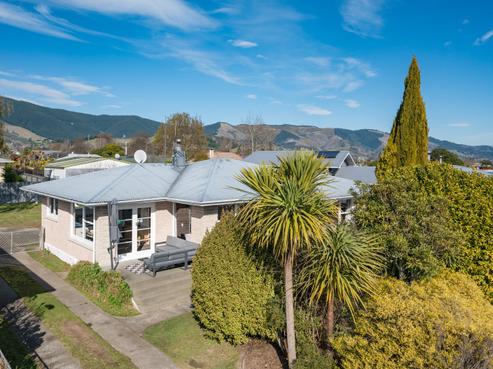 21 Tennyson Crescent, Stoke