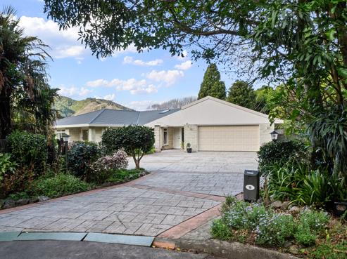 16 River Glade, Waikanae
