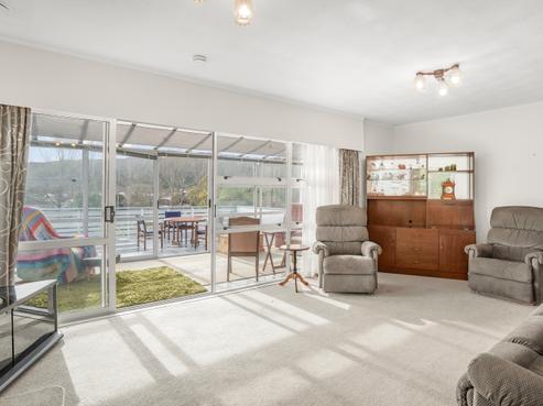 216A Waddington Drive, Naenae