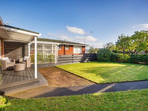 2/17 Woodward Road, Mount Albert
