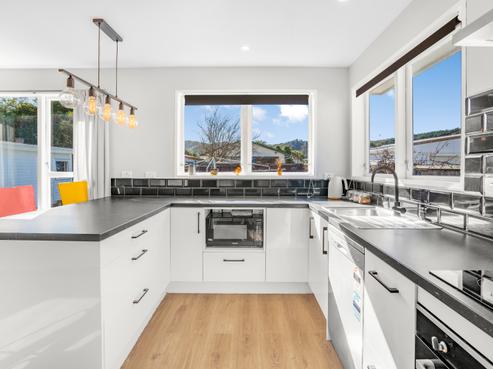 6 Kawatiri Grove, Wainuiomata