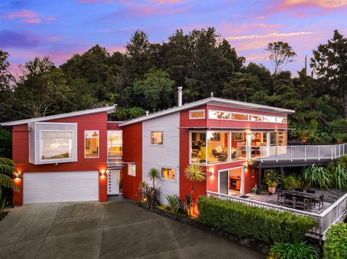 535 Scenic Drive, Waiatarua