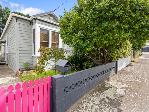 8 Royal Street, Berhampore