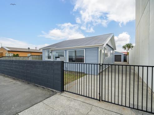 221 The Esplanade, Petone