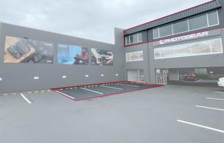 REFURBISHED OFFICE WITH PHOTO STUDIO
