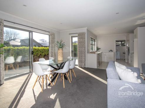 6 The Willows, Middleton