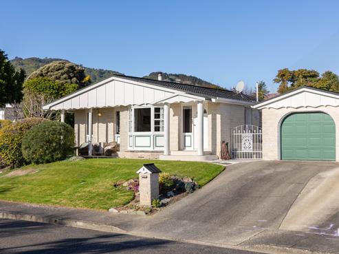1 Edgewater Street, Waikanae