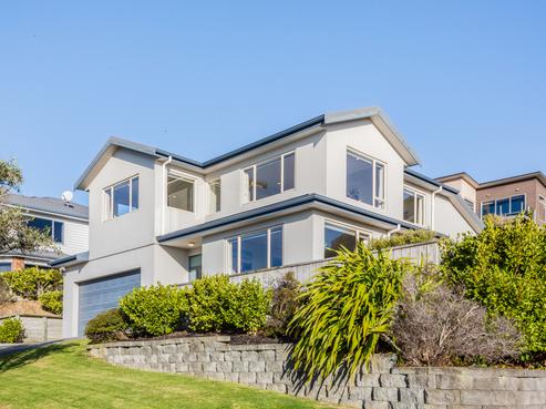 19 Aspiring Terrace, Aotea