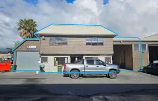 Industrial Unit with Generous Parking