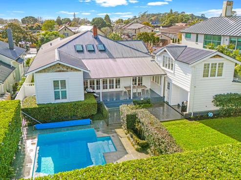 14 King George Avenue, Epsom