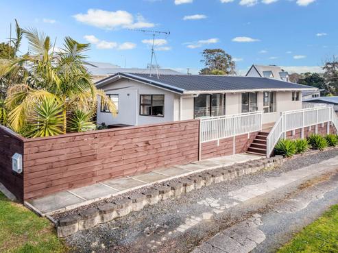 8 Dobell Road, Stanmore Bay