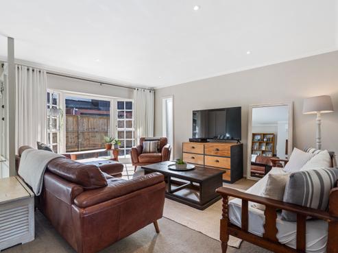 2/4 Jern Place, Eastern Beach