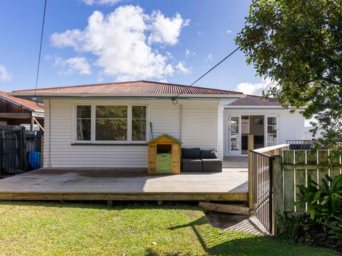 444 Don Buck Road, Massey