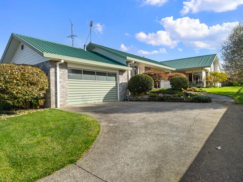 64 Sunnyhills Avenue, Glenview