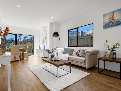 9B Putiputi Way, Papakura