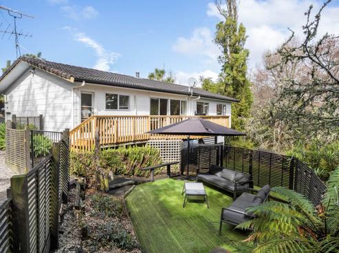 2/18 Woodlands Crescent, Browns Bay