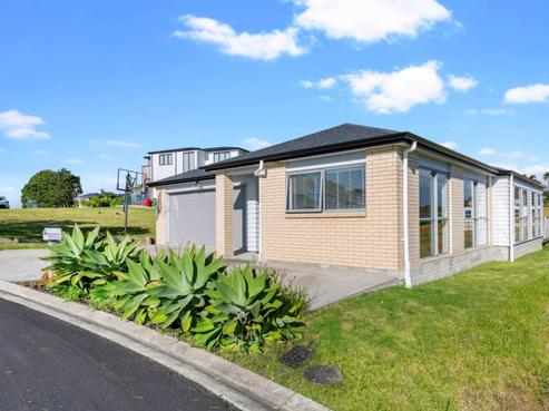 305 Pinecrest Drive, Gulf Harbour