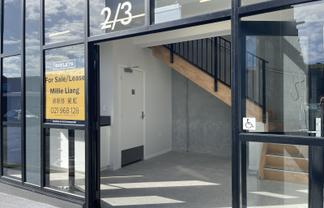 Office unit with mezzanine in Mt. Wellington