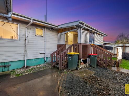 16 Garus Avenue, Mangere East