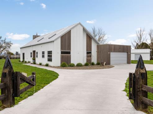137 Greenkeeper Lane, Ngahinapouri