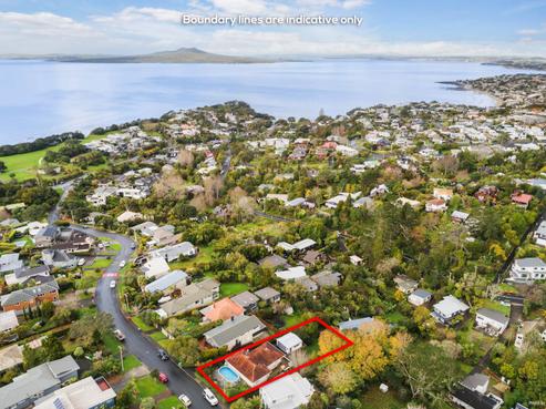 30 Peter Terrace, Castor Bay