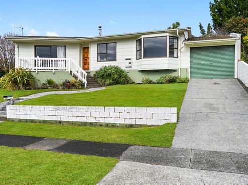 101 Amanda Avenue, Dinsdale