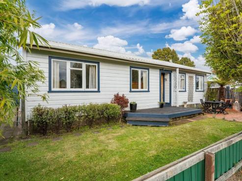 8A Farnworth Avenue, Holdens Bay