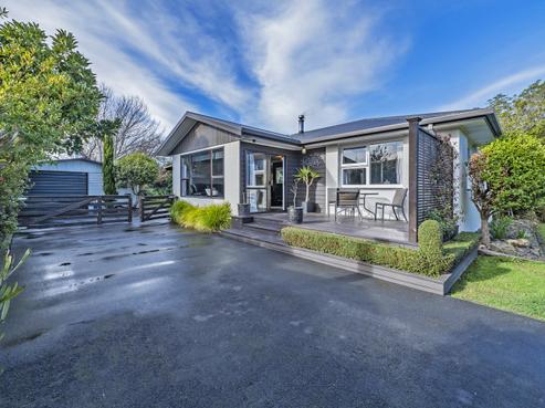 6 Clayton Road, Amberley